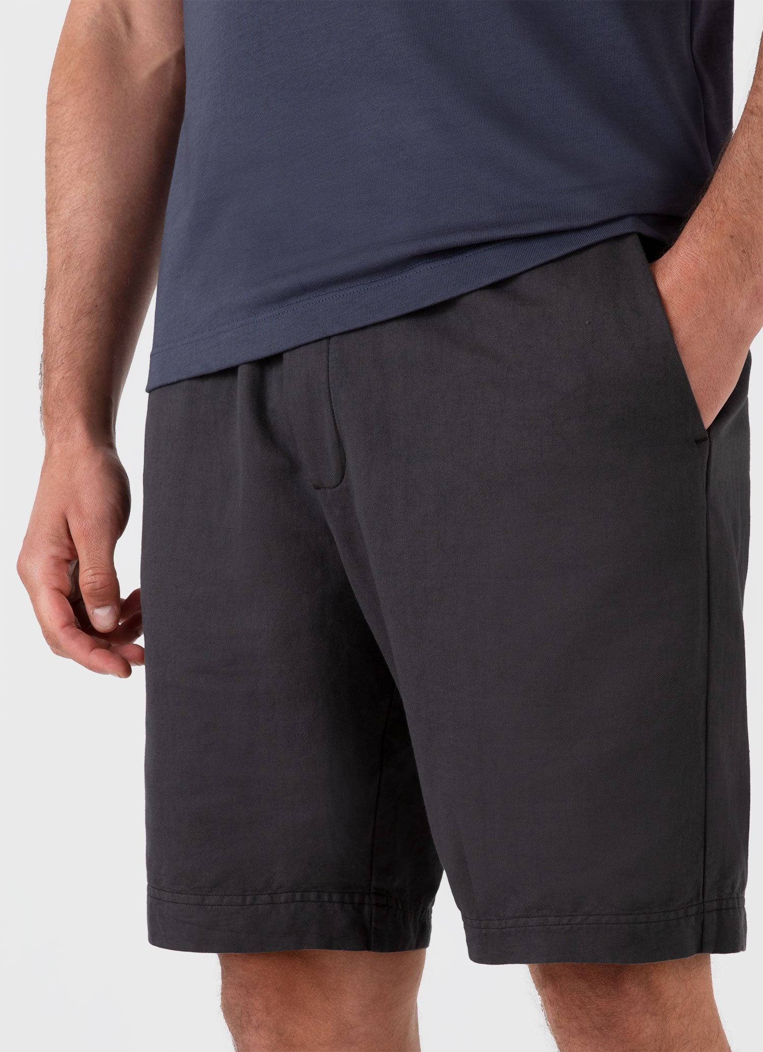 Men's Cotton Linen Drawstring Short in Charcoal