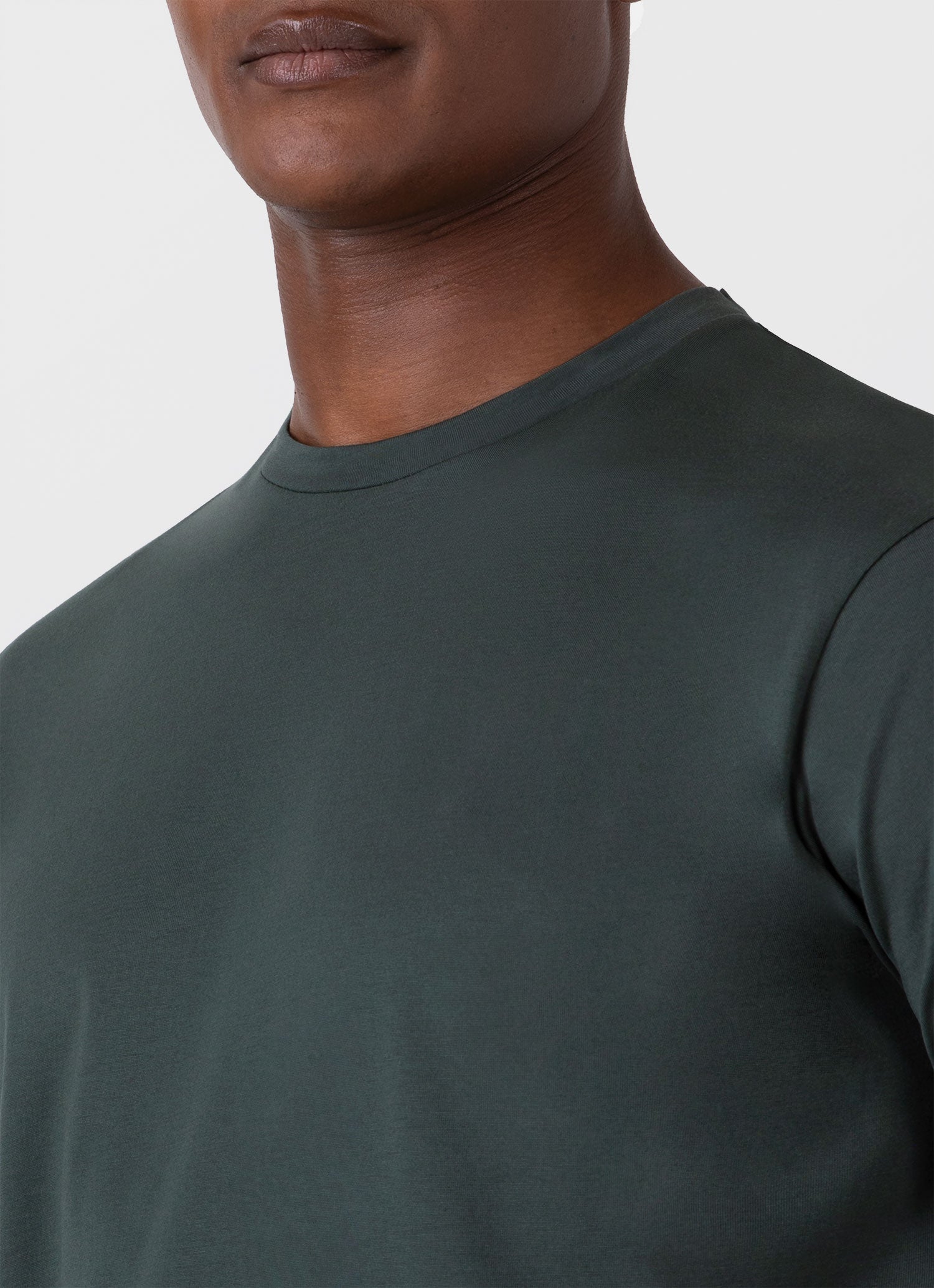 Men's Riviera Midweight T-shirt in Holly Green