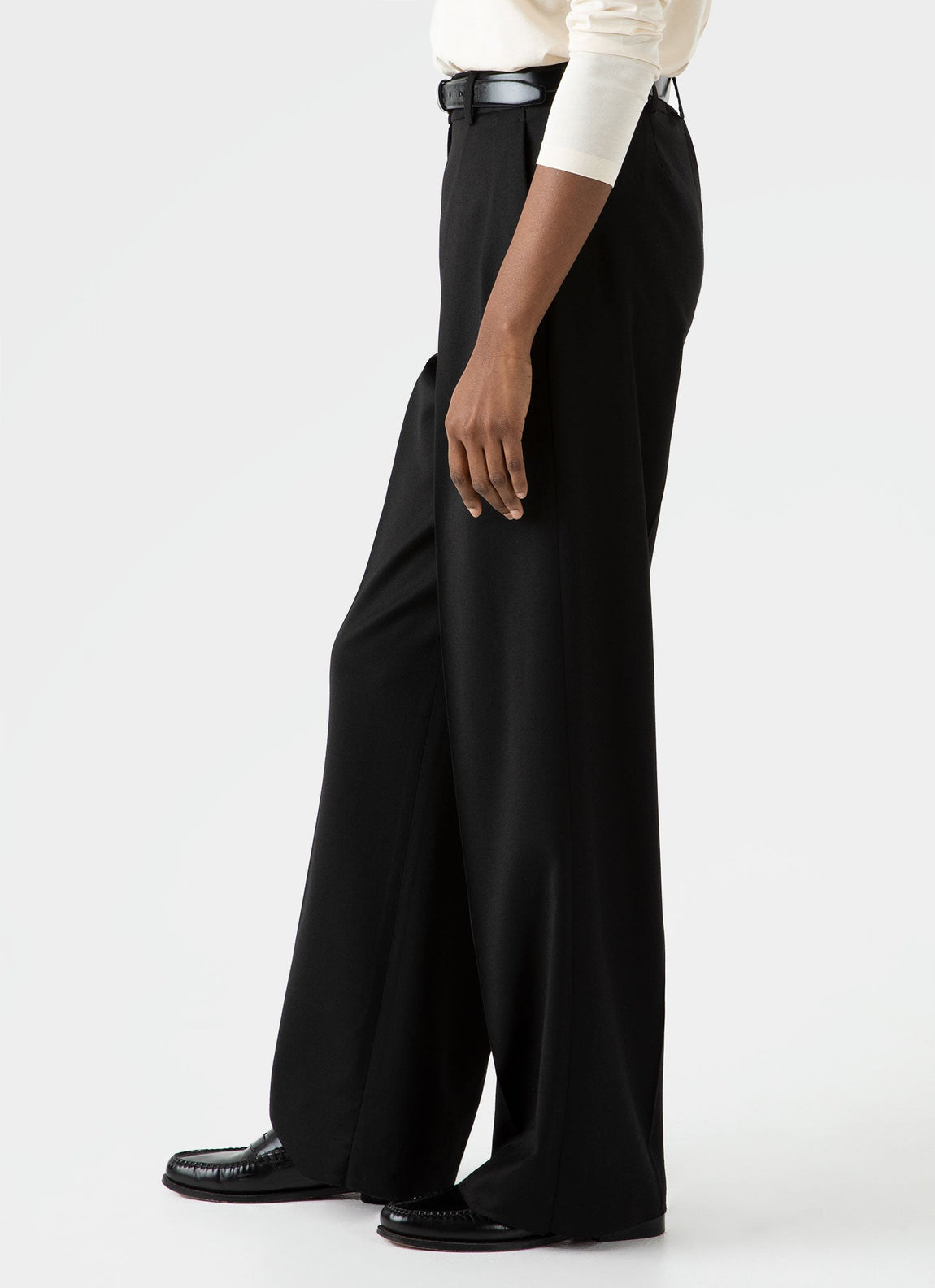 Women's Pleated Wool Trouser in Black